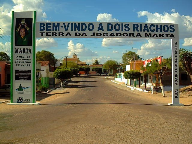 Dois Riachos município brasileiro do Estado de Alagoas atrativos são Pedra de Padre Cícero, a tradicional Feira do Gado e a localidade de Pai Mané.